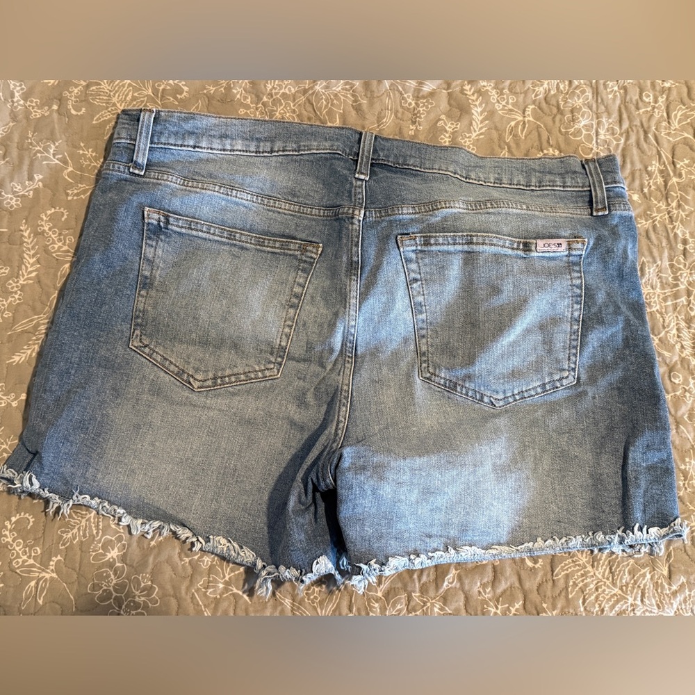 Joe's Relaxed Jean Shorts Light Blue Frayed Hem Ladies Sz 32 - Picture 4 of 4